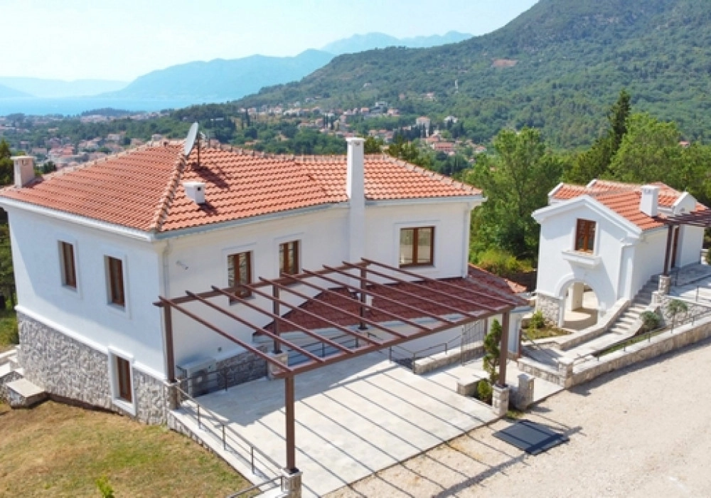 Moderna-kuca-sa-bazenom-u-Kavacu-Kotor-14 Kuća 320 m² – Kavač, Kotor — fotografija 15