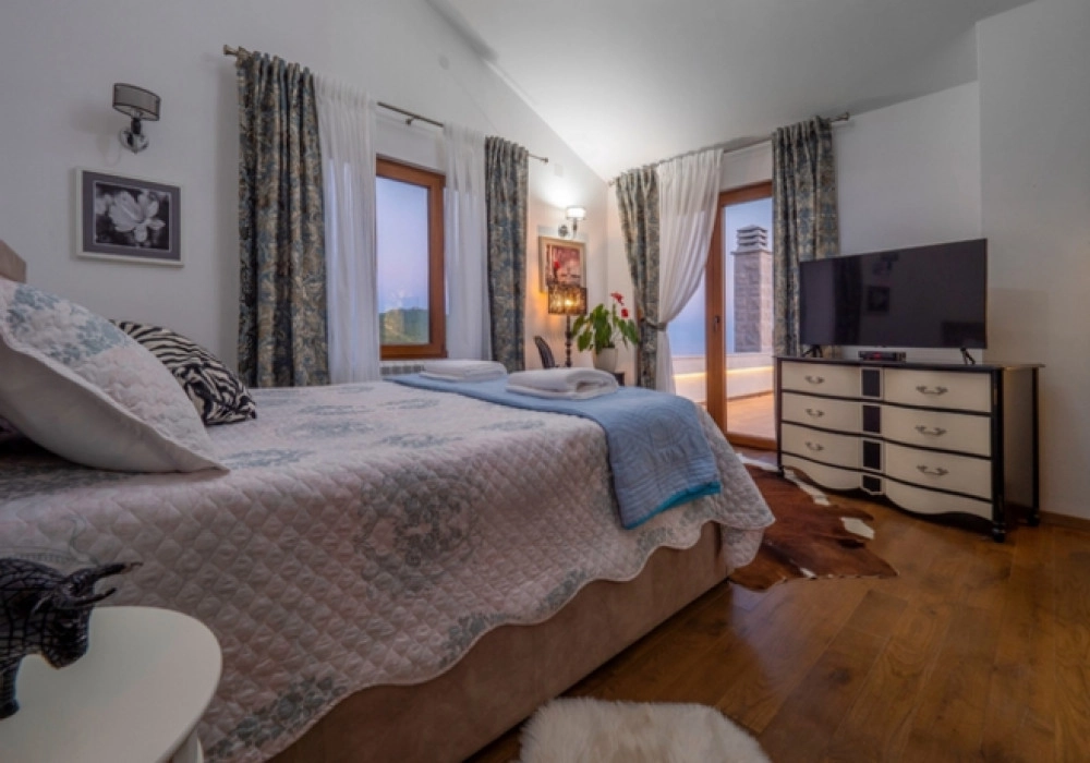 Kuca-sa-bazenom-i-pogledom-na-more-u-Mazini-Tivat-11 Kuća – Mažina, Tivat — fotografija 12