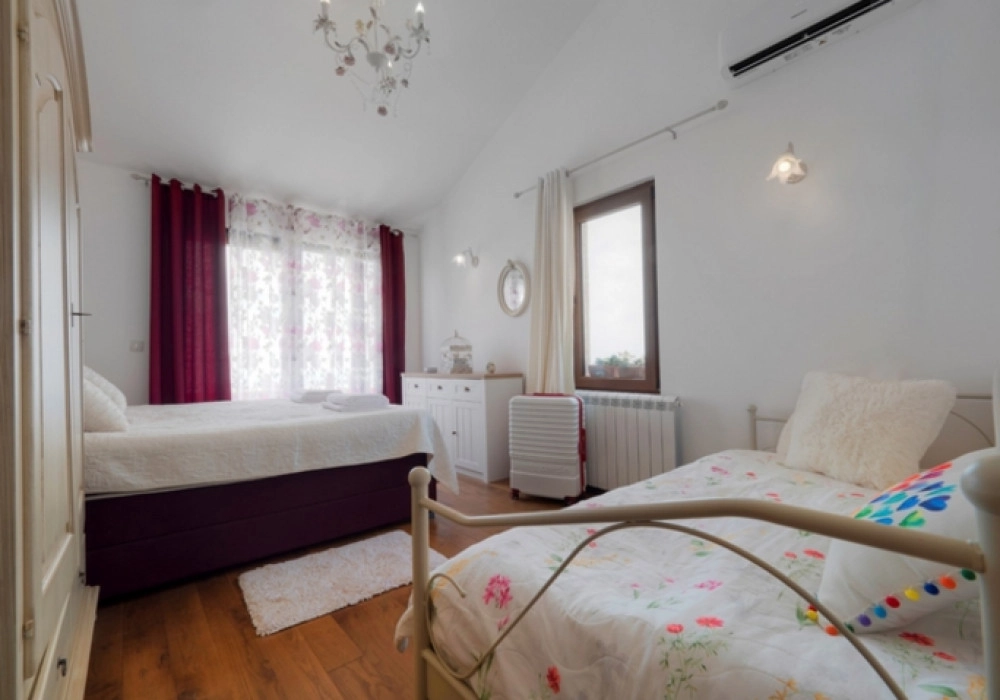 Kuca-sa-bazenom-i-pogledom-na-more-u-Mazini-Tivat-14 Kuća – Mažina, Tivat — fotografija 15