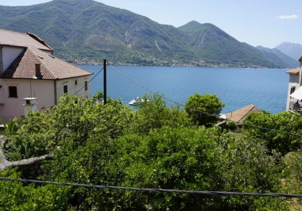 Plac-s-dvospratnom-vilom-u-Dobroti-Kotor-13 Plac 759 m² – Dobrota, Kotor — fotografija 14