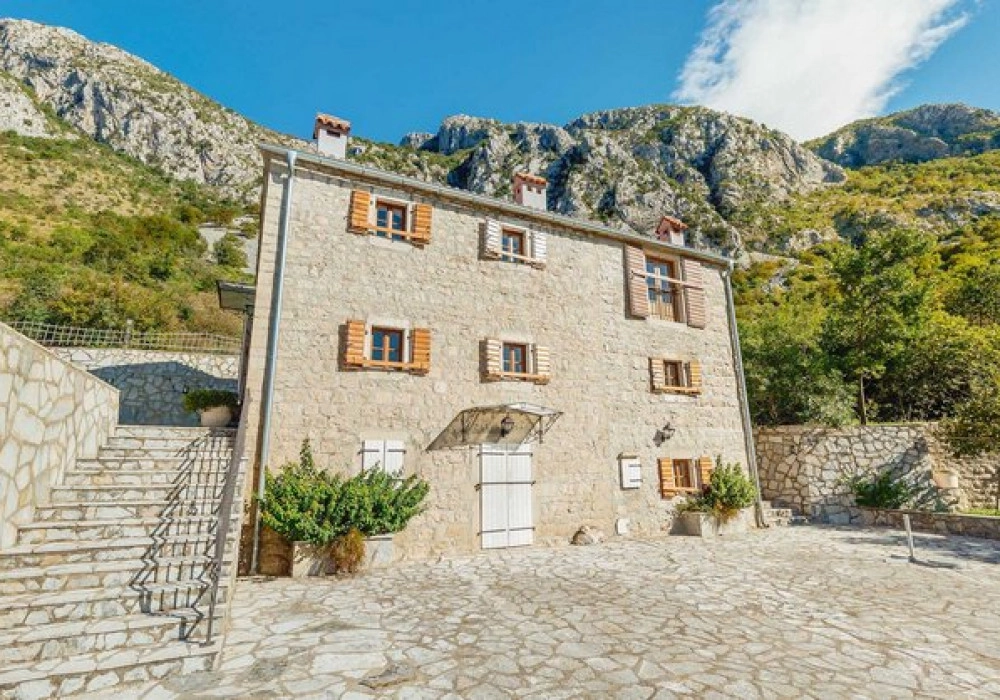 Kamena-kuca-sa-pogledom-na-more-Blizikuce-Budva-1 Kuća 2.847 m² – Blizikuće, Budva — fotografija 2