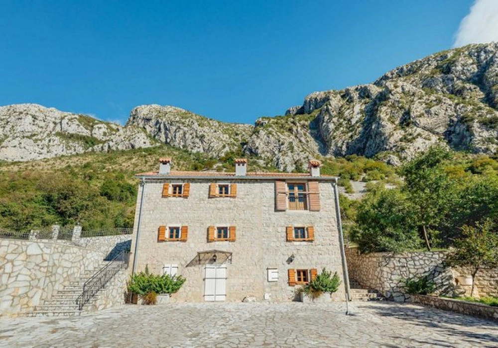 Kamena-kuca-sa-pogledom-na-more-Blizikuce-Budva-2 Kuća 2.847 m² – Blizikuće, Budva — fotografija 3