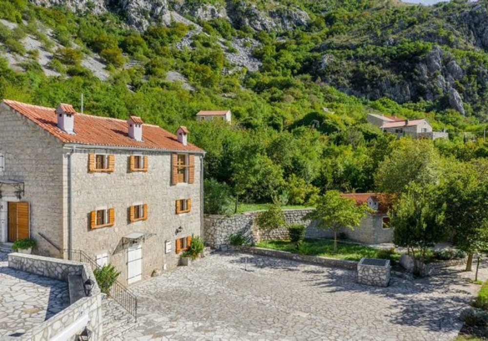 Kamena-kuca-sa-pogledom-na-more-Blizikuce-Budva-3 Kuća 2.847 m² – Blizikuće, Budva — fotografija 4