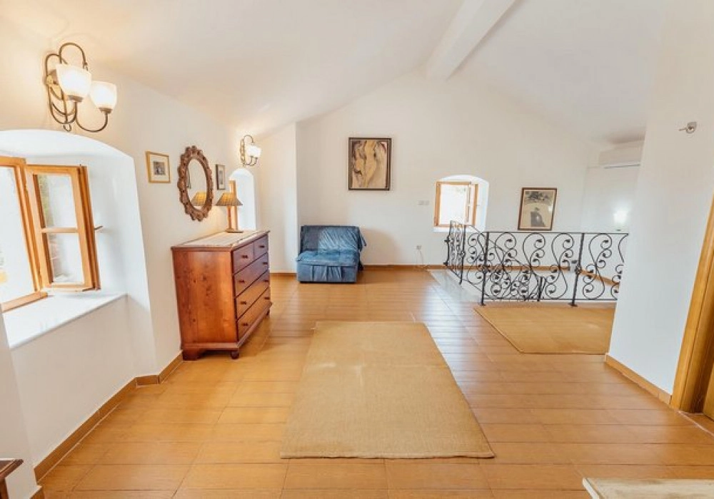 Kamena-kuca-sa-pogledom-na-more-Blizikuce-Budva-9 Kuća 2.847 m² – Blizikuće, Budva — fotografija 10