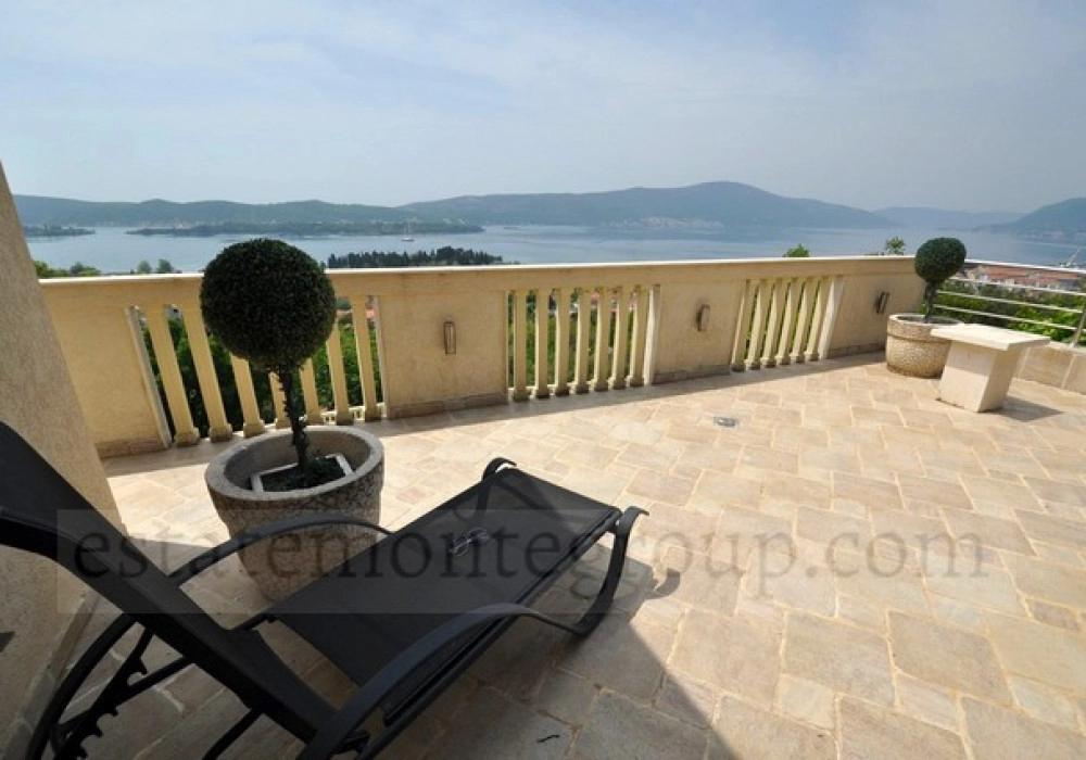 Kuca-sa-bazenom-i-bastom-u-Tivtu-1 Kuća – Tivat — fotografija 2