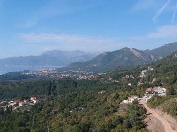 Urbanizovan plac u Kavaču