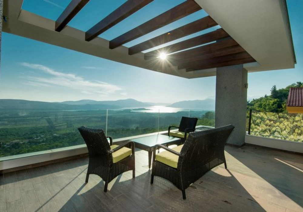Kuca-sa-bazenom-u-naselju-Kavac-Kotor-13 Kuća 310 m² – Kavač, Kotor — fotografija 14