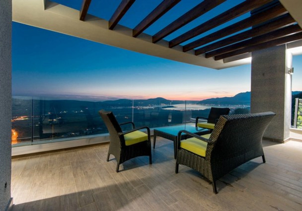 Kuca-sa-bazenom-u-naselju-Kavac-Kotor-14 Kuća 310 m² – Kavač, Kotor — fotografija 15