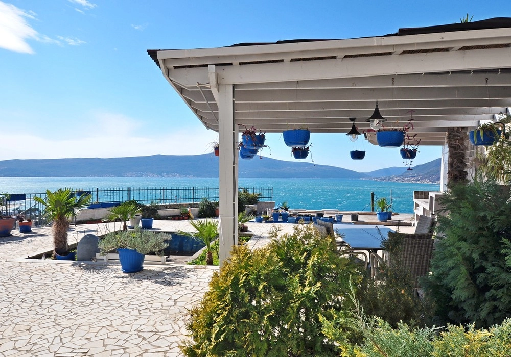 Kuca-sa-bazenom-i-pogledom-na-more-u-Tivtu-3 Kuća – Tivat — fotografija 4