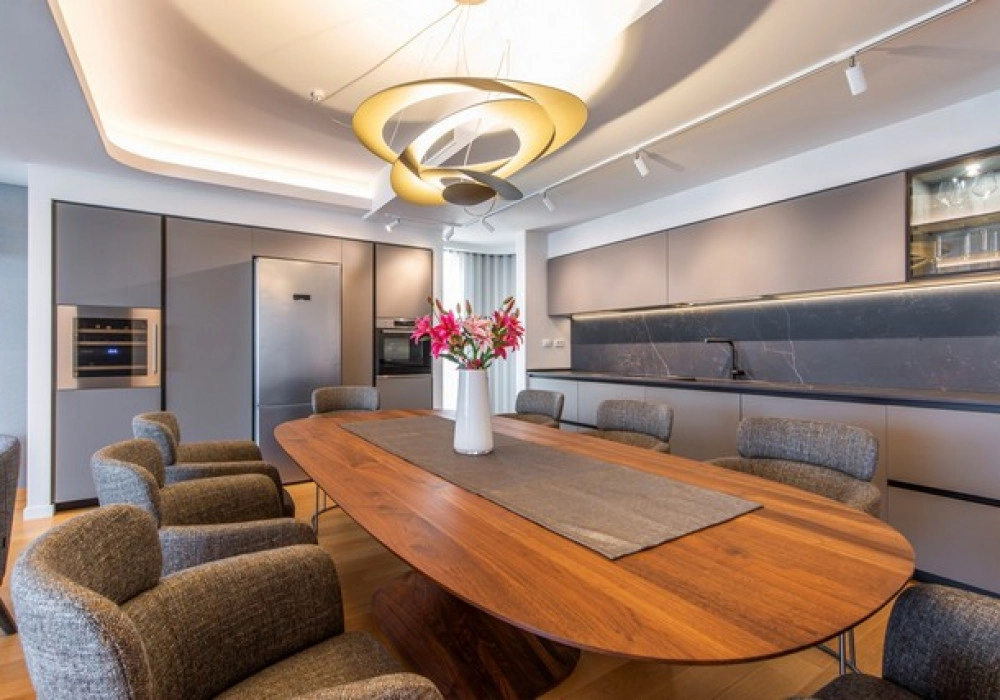 Trosoban-stan-na-prvoj-liniji-do-mora-Rafailovici-Budva-5 Trosoban stan 171 m² – Rafailovići, Budva — fotografija 6
