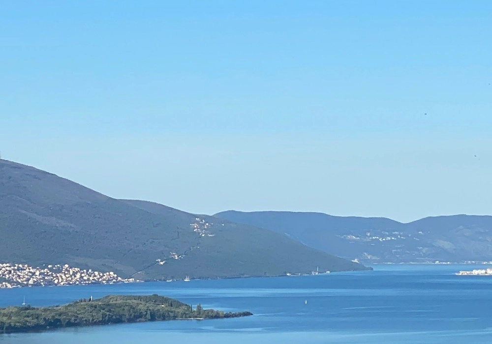 Urbanizovani-plac-sa-pogledom-na-more-u-Kavacu-Kotor-2 Plac 14.000 m² – Kavač, Kotor — fotografija 3