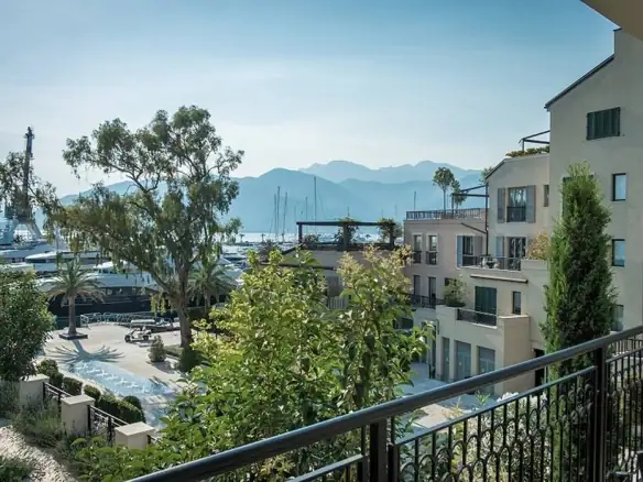 Dvosoban stan 111 m² – Gorica, Tivat — fotografija 2