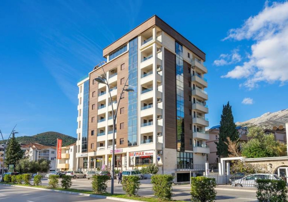 Trosoban-penthaus-sa-bazenom-u-naselju-Velji-Vinogradi-Budva Trosoban penthaus sa bazenom u naselju Velji Vinogradi
