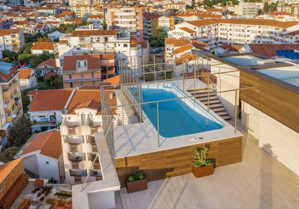 Trosoban-penthaus-sa-bazenom-u-naselju-Velji-Vinogradi-Budva-2 Trosoban stan 396 m² – Velji Vinogradi, Budva — fotografija 3