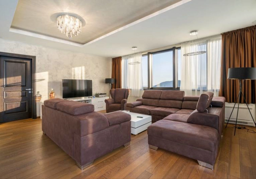 Trosoban-penthaus-sa-bazenom-u-naselju-Velji-Vinogradi-Budva-5 Trosoban stan 396 m² – Velji Vinogradi, Budva — fotografija 6