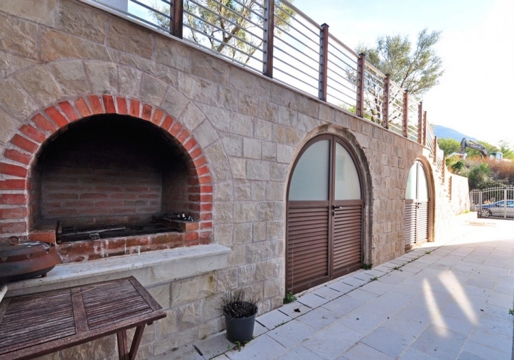 Kuca-sa-bazenom-u-Tivtu-6 Kuća – Kavač, Tivat — fotografija 7