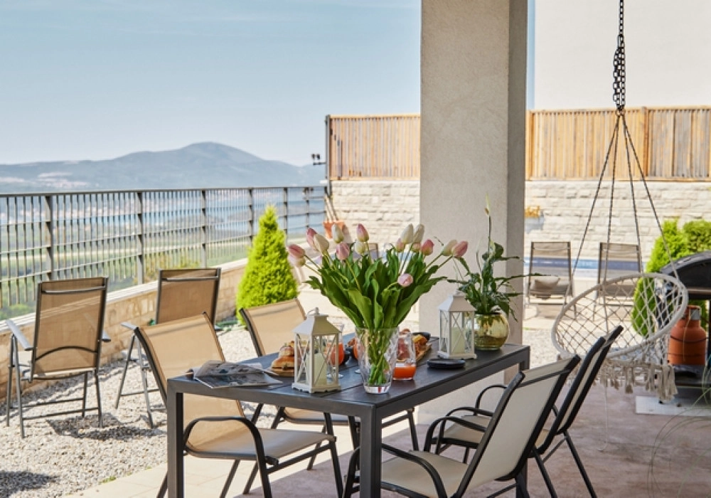 Kuca-sa-bazenom-u-naselju-Gorica-Tivat-8 Kuća – Gorica, Tivat — fotografija 9