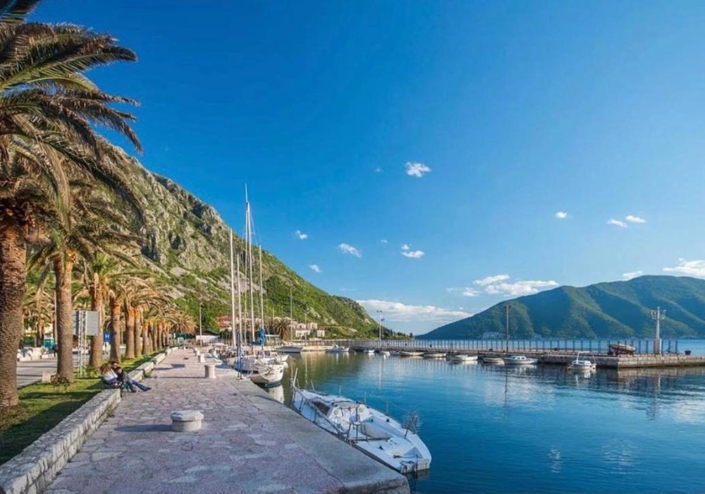 Mini-hotel-sa-pet-apartmana-u-Risnu-Kotor Mini hotel sa pet apartmana u Risnu