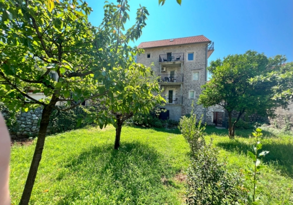 Mini-hotel-sa-pet-apartmana-u-Risnu-Kotor-1 Hotel 350 m² – Risan, Kotor — fotografija 2