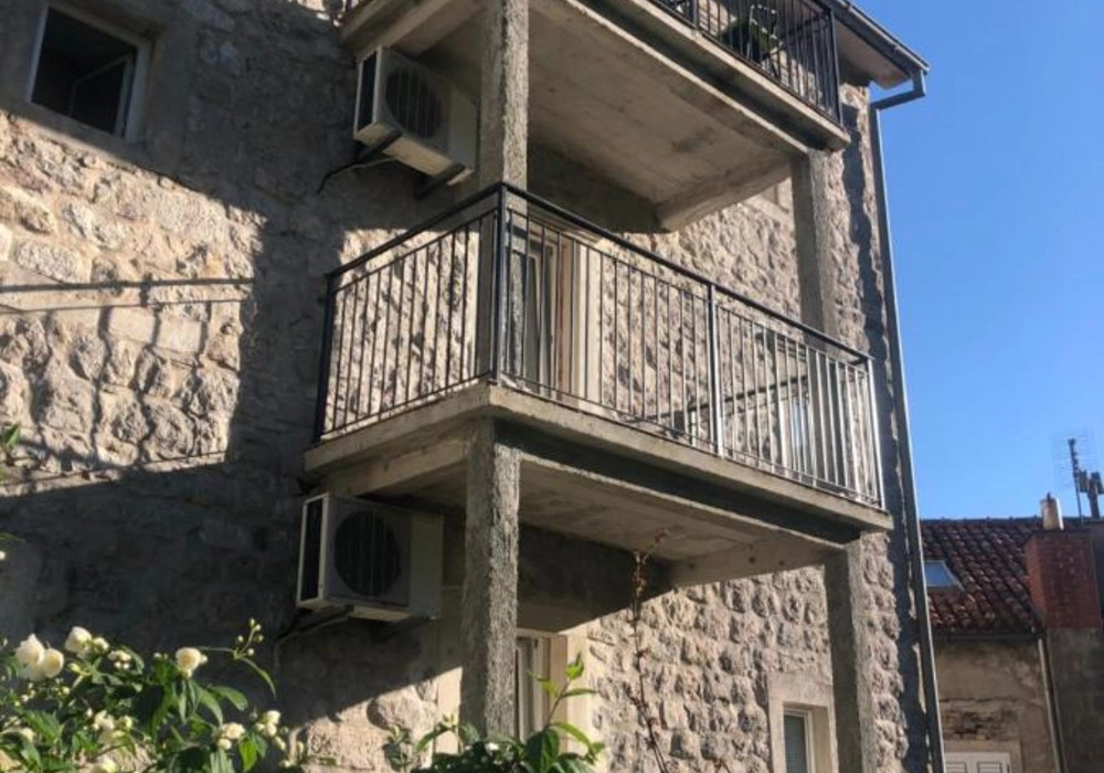 Mini-hotel-sa-pet-apartmana-u-Risnu-Kotor-4 Hotel 350 m² – Risan, Kotor — fotografija 5
