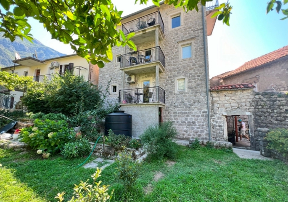 Mini-hotel-sa-pet-apartmana-u-Risnu-Kotor-5 Hotel 350 m² – Risan, Kotor — fotografija 6