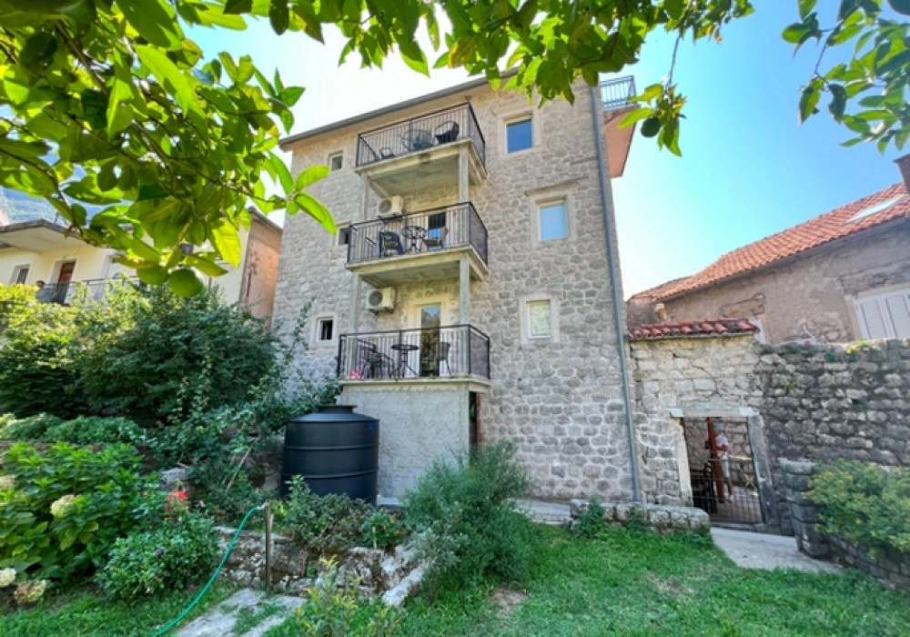 Mini-hotel-sa-pet-apartmana-u-Risnu-Kotor-6 Hotel 350 m² – Risan, Kotor — fotografija 7