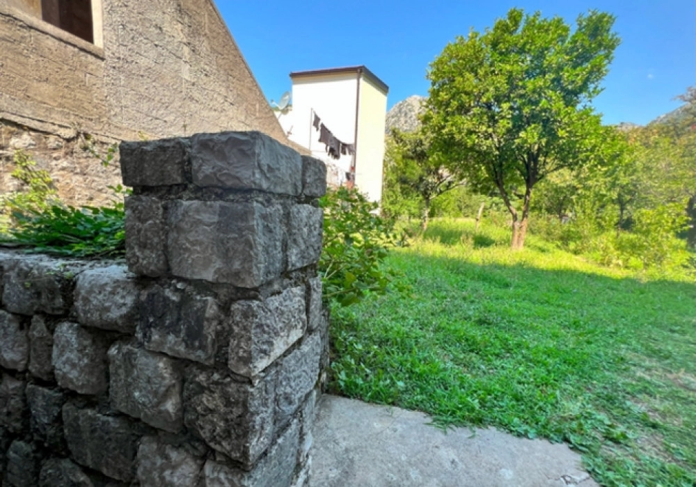 Mini-hotel-sa-pet-apartmana-u-Risnu-Kotor-7 Hotel 350 m² – Risan, Kotor — fotografija 8