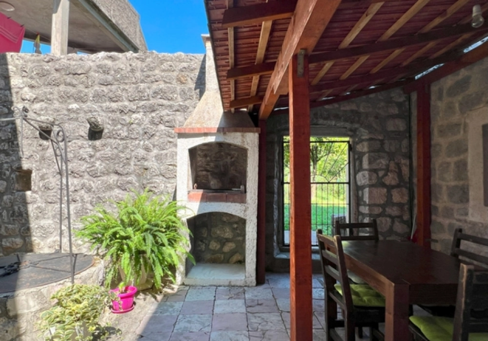 Mini-hotel-sa-pet-apartmana-u-Risnu-Kotor-8 Hotel 350 m² – Risan, Kotor — fotografija 9