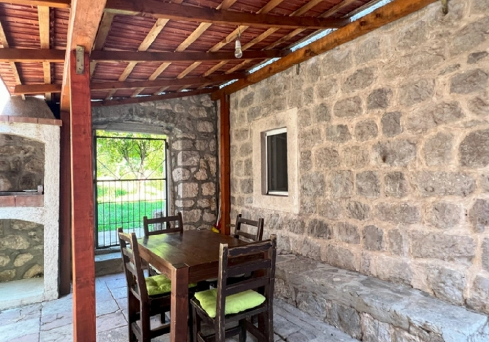 Mini-hotel-sa-pet-apartmana-u-Risnu-Kotor-9 Hotel 350 m² – Risan, Kotor — fotografija 10