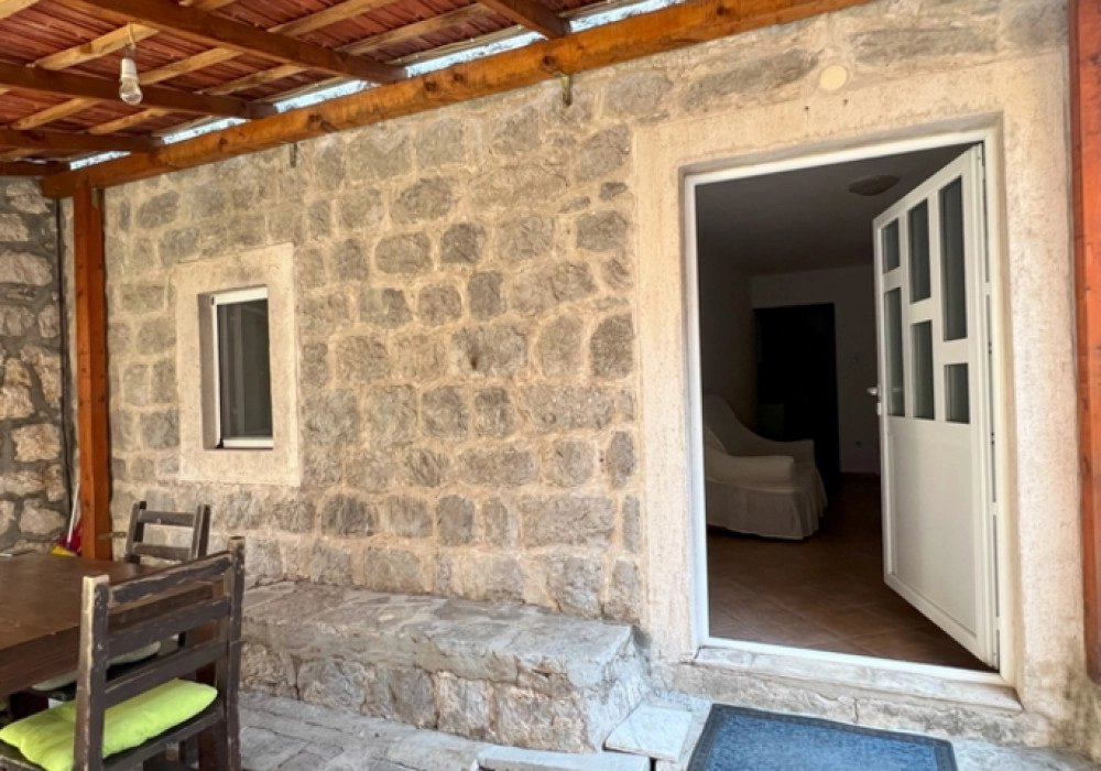 Mini-hotel-sa-pet-apartmana-u-Risnu-Kotor-10 Hotel 350 m² – Risan, Kotor — fotografija 11