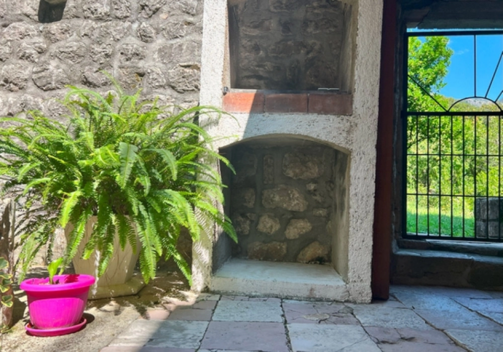 Mini-hotel-sa-pet-apartmana-u-Risnu-Kotor-11 Hotel 350 m² – Risan, Kotor — fotografija 12