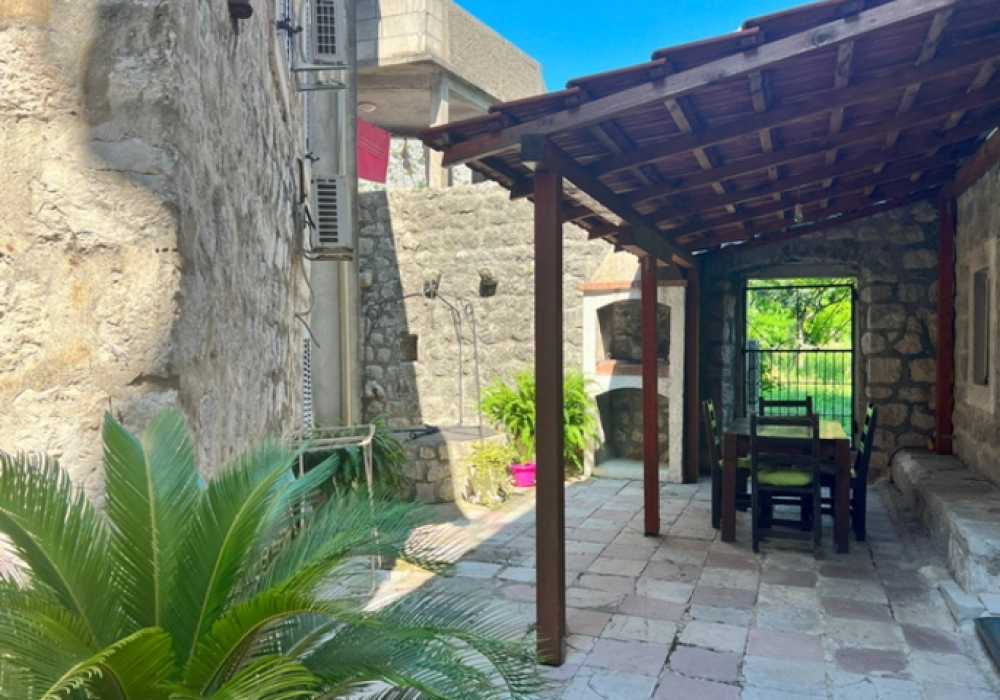 Mini-hotel-sa-pet-apartmana-u-Risnu-Kotor-12 Hotel 350 m² – Risan, Kotor — fotografija 13