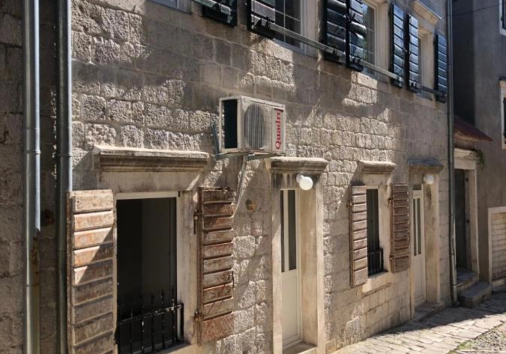 Mini-hotel-sa-pet-apartmana-u-Risnu-Kotor-14 Hotel 350 m² – Risan, Kotor — fotografija 15