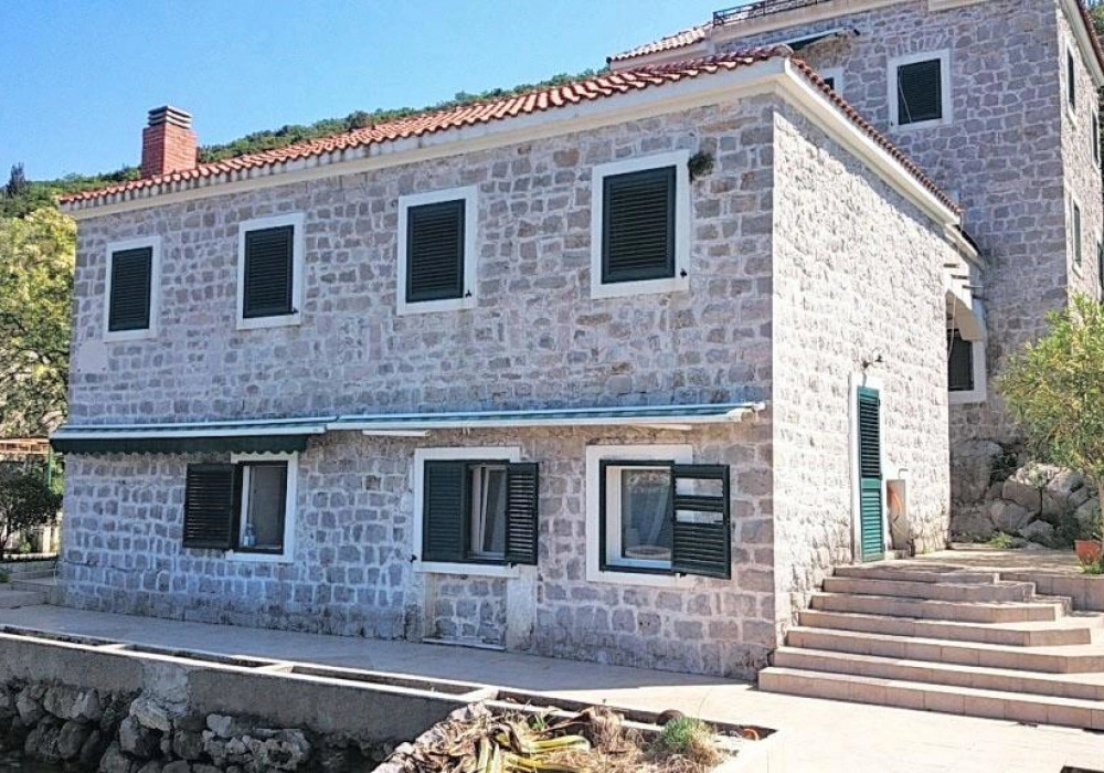 Kamena-kuca-na-prvoj-liniji-u-naselju-Rose-Herceg-Novi-1 Kuća 220 m² – Rose, Herceg Novi — fotografija 2