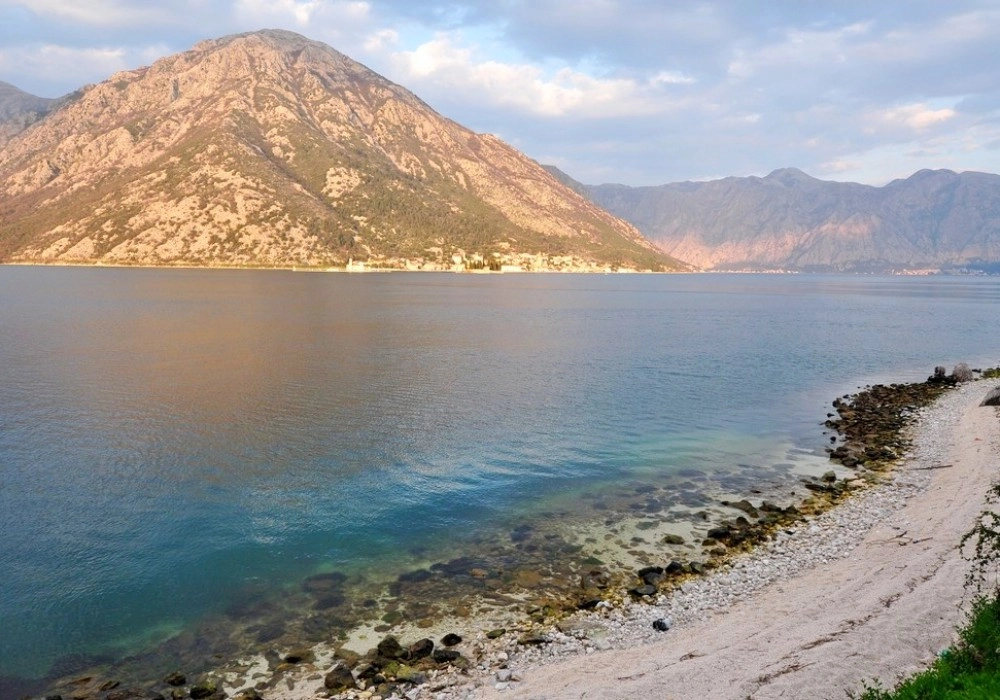 Kuca-sa-bazenom-i-terasama-uz-more-Kostanjica-Tivat-9 Kuća – Tivat — fotografija 10