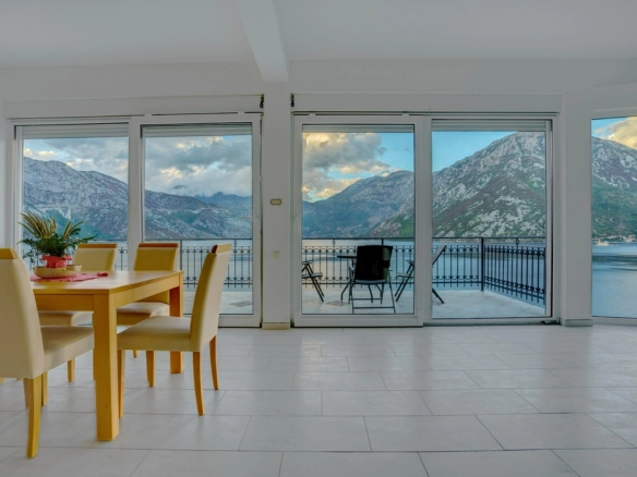 Kuća – Tivat — fotografija 13