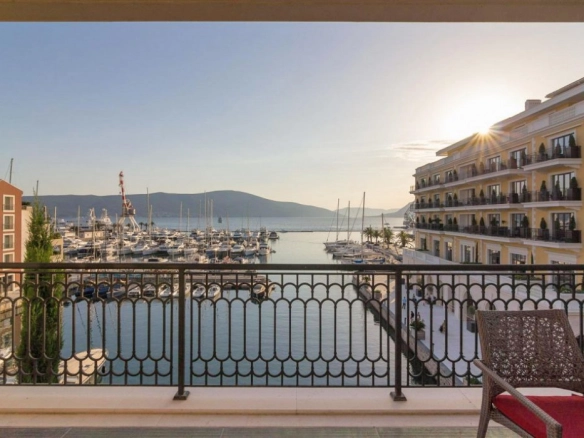 Dvosoban stan 135 m² – Gorica, Tivat — fotografija 2
