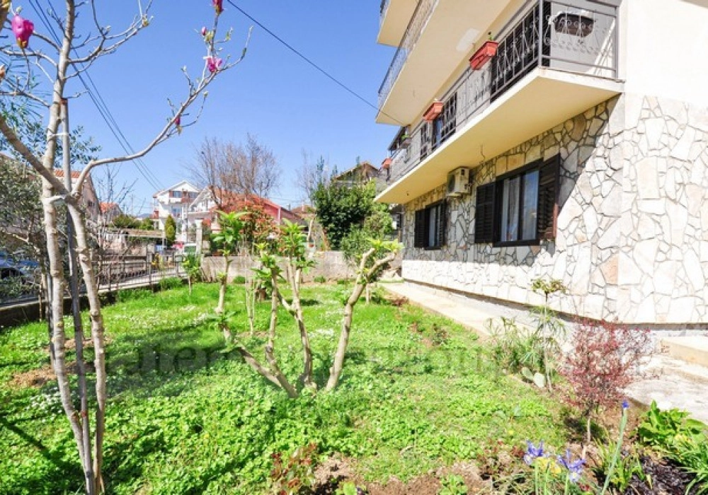 Kuca-sa-pet-stanova-u-Mazini-Tivat-3 Stan 607 m² – Mažina, Tivat — fotografija 4