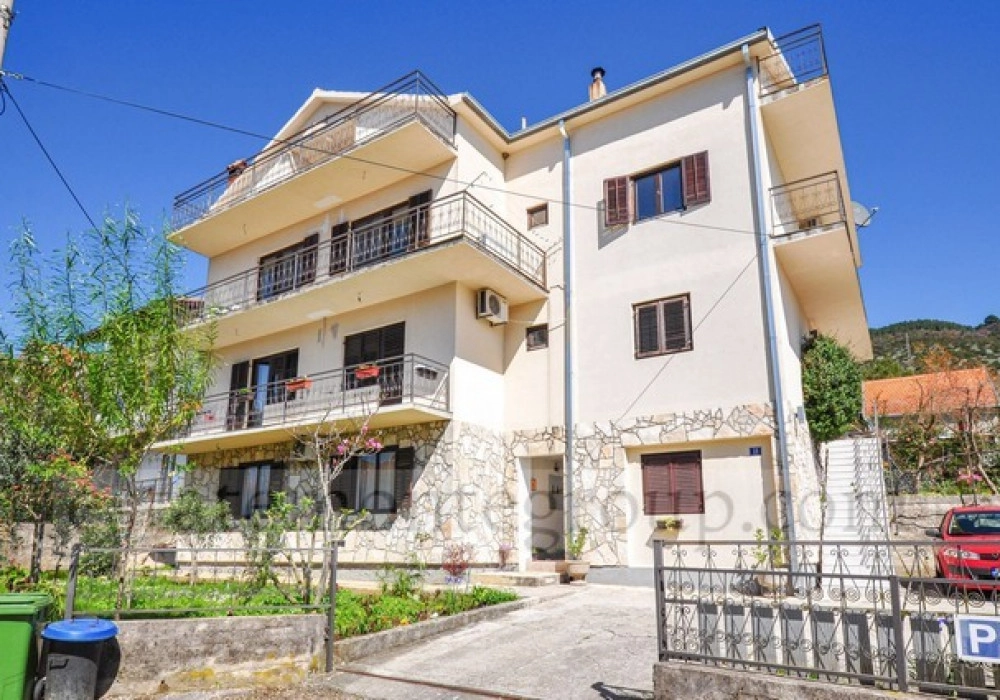 Kuca-sa-pet-stanova-u-Mazini-Tivat-4 Stan 607 m² – Mažina, Tivat — fotografija 5