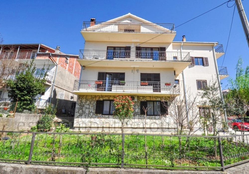 Kuca-sa-pet-stanova-u-Mazini-Tivat-5 Stan 607 m² – Mažina, Tivat — fotografija 6