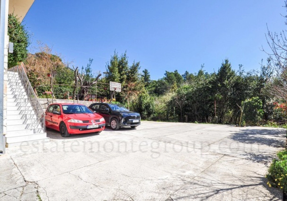 Kuca-sa-pet-stanova-u-Mazini-Tivat-7 Stan 607 m² – Mažina, Tivat — fotografija 8