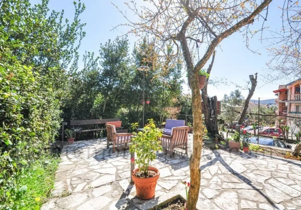 Kuca-sa-pet-stanova-u-Mazini-Tivat-8 Stan 607 m² – Mažina, Tivat — fotografija 9