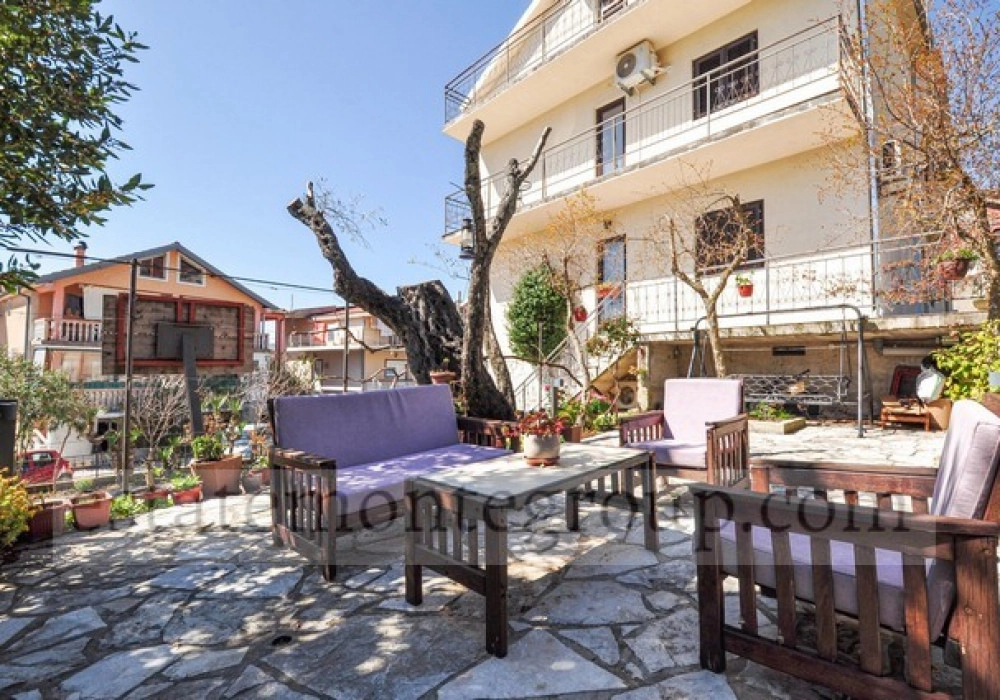 Kuca-sa-pet-stanova-u-Mazini-Tivat-10 Stan 607 m² – Mažina, Tivat — fotografija 11