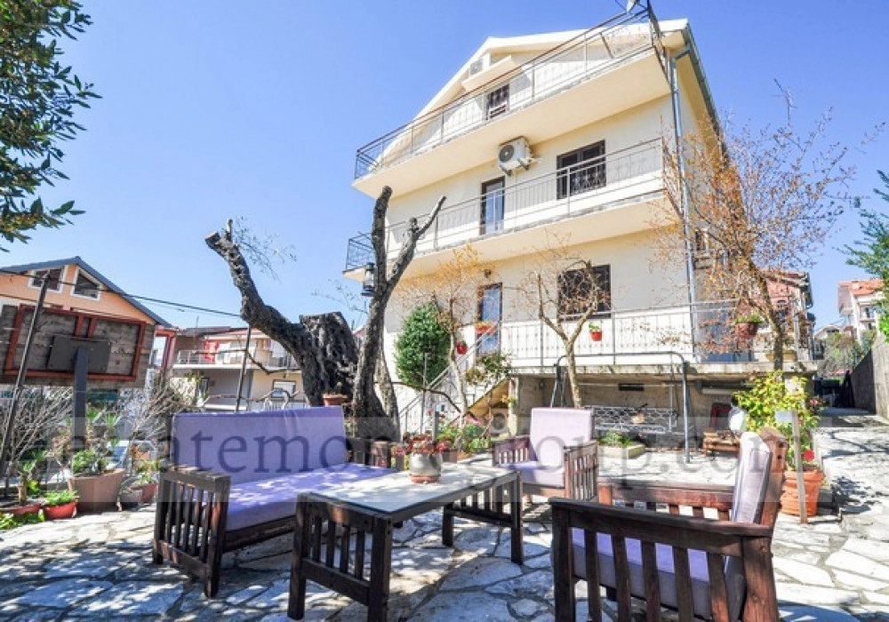 Kuca-sa-pet-stanova-u-Mazini-Tivat-11 Stan 607 m² – Mažina, Tivat — fotografija 12