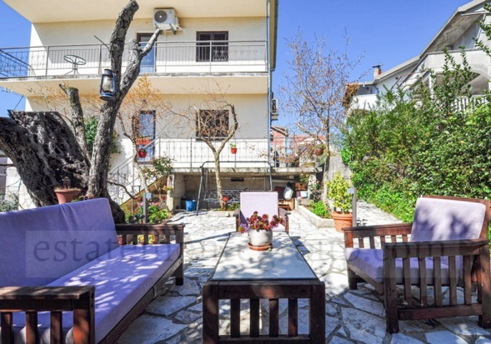 Kuca-sa-pet-stanova-u-Mazini-Tivat-12 Stan 607 m² – Mažina, Tivat — fotografija 13