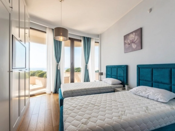 Trosoban stan 182 m² – Reževići, Budva — fotografija 12