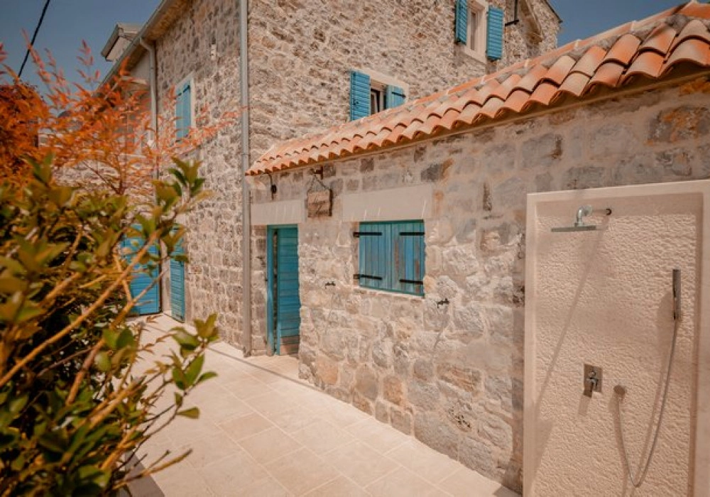 Kamena-kuca-sa-bazenom-uz-more-Donja-Lastva-Tivat-1 Kuća – Donja Lastva, Tivat — fotografija 2
