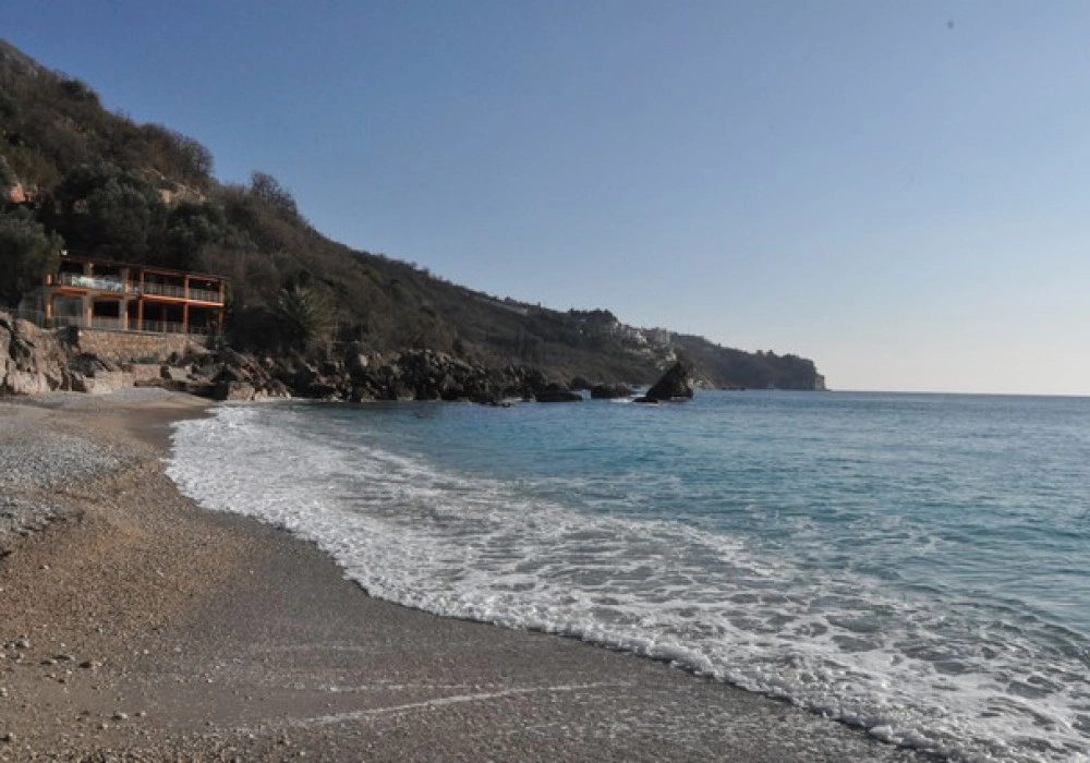 Plac-uz-more-u-Rezevicima-Budva-2 Plac 2.020 m² – Reževići, Budva — fotografija 3