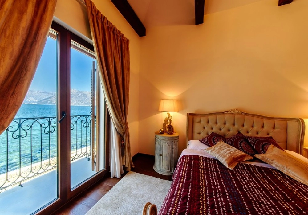 Kuca-na-prvoj-liniji-u-Dobroti-Kotor-1 Kuća 193 m² – Dobrota, Kotor — fotografija 2