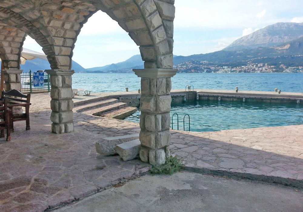 Kamena-vila-na-prvoj-liniji-do-mora-Rose-Herceg-Novi Kamena vila na prvoj liniji do mora